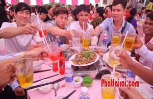 mo thay bua tiec thoi noi